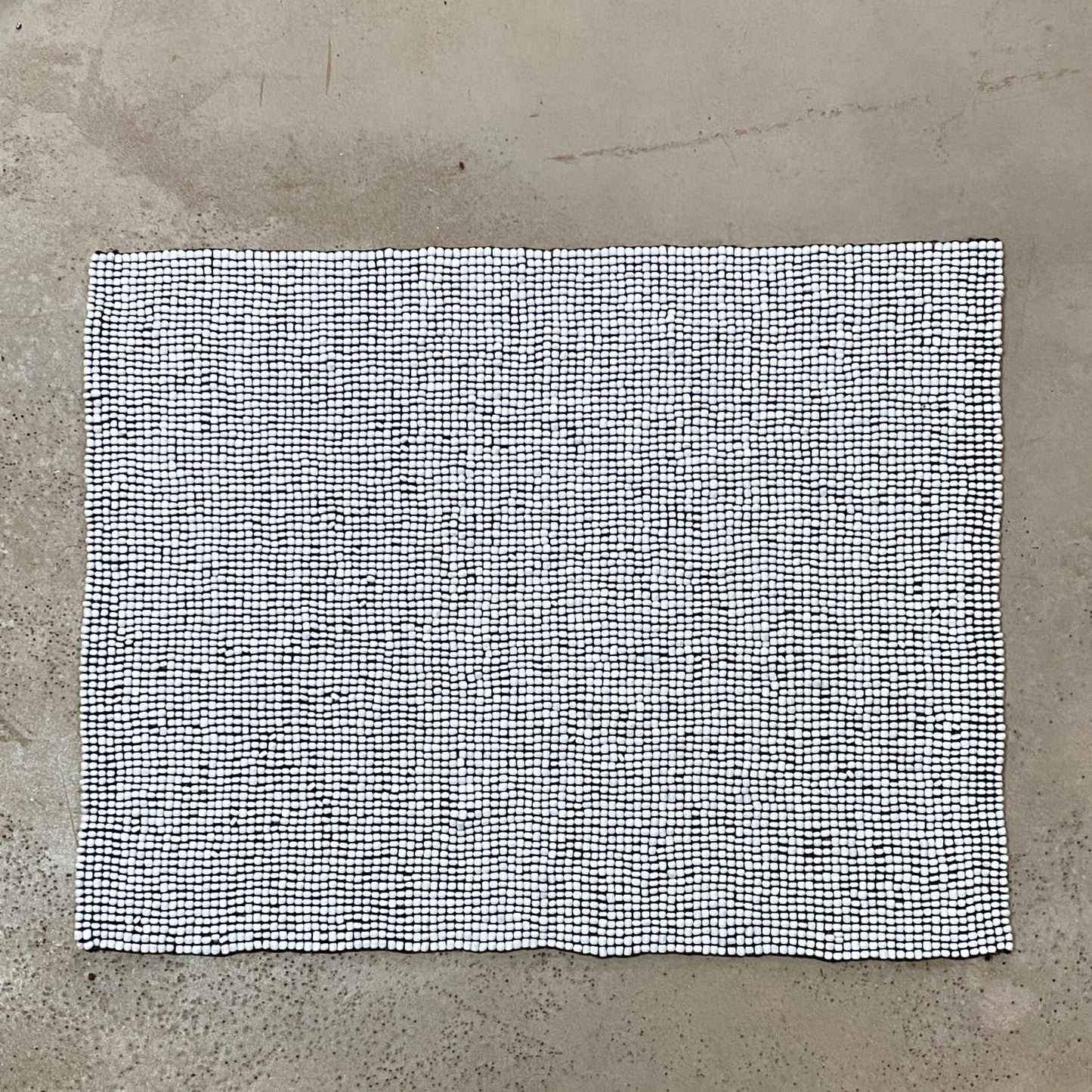 BEADED PLACEMAT (INDONESIA) RECT 44L 34W WHT
