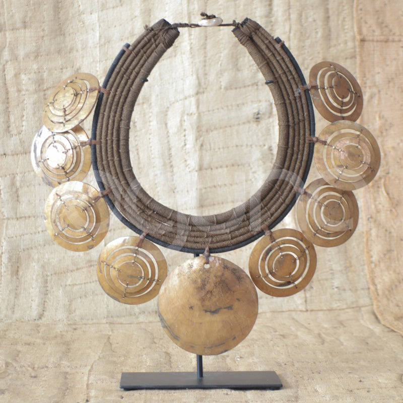 PAPUA SHELL COLLAR (INDONESIA) SPIRAL 39W 42H BRN