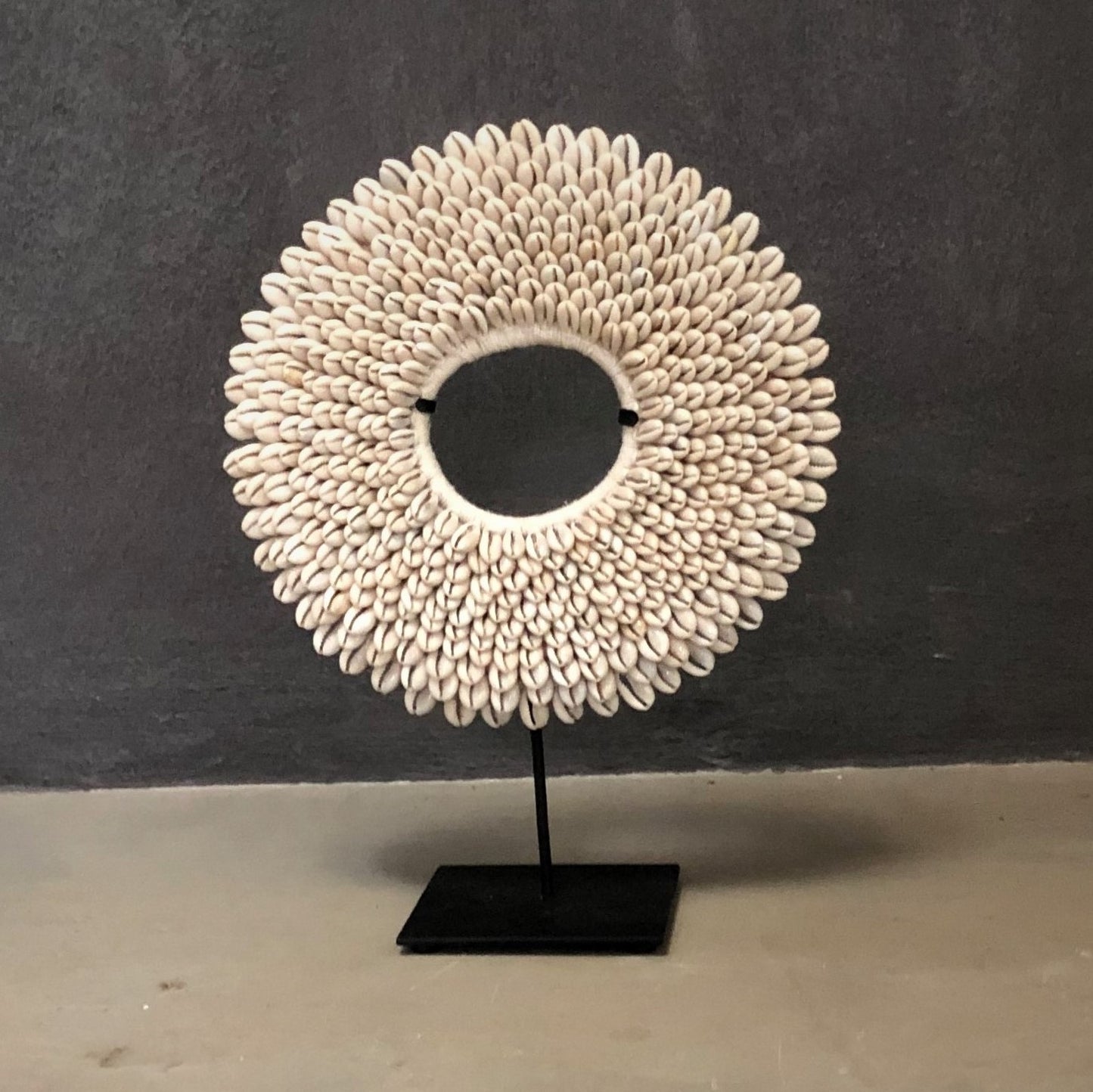 COWRIE SHELL COLLAR (INDONESIA) SML 20W 26H