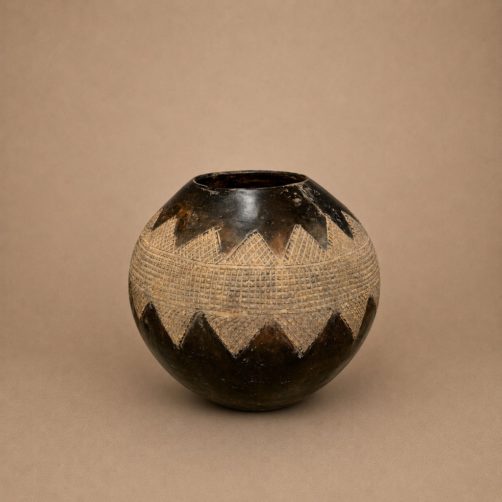 ZULU UKHAMBA POT (SOUTH AFRICA) H31 D30