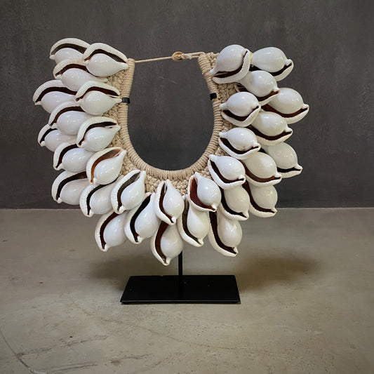 EGG SHELL COLLAR (INDONESIA) LRG 38W 32H