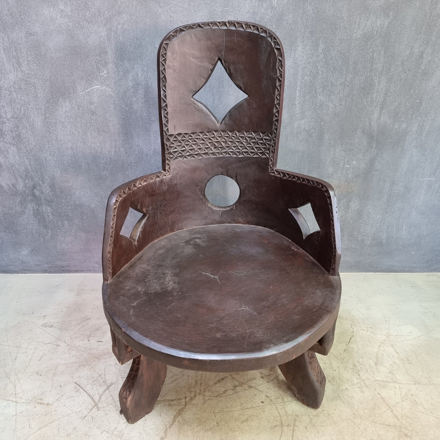 DIGNITARY CHAIR (TANZANIA) 65D 100H