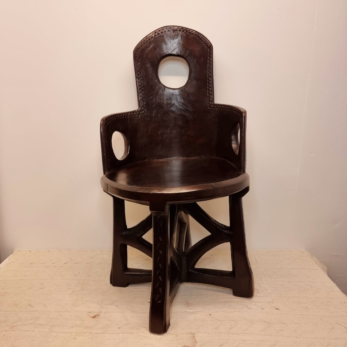 DIGNITARY CHAIR (TANZANIA) 65D 100H