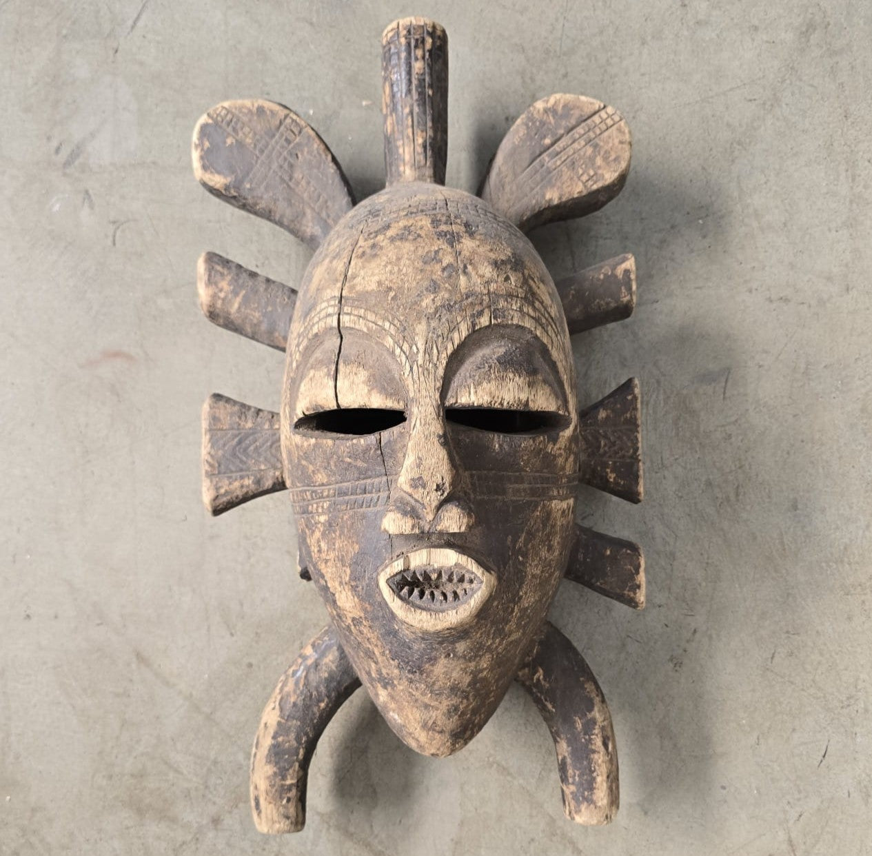 CHOKWE MASK (REPUBLIC OF CONGO) 63H