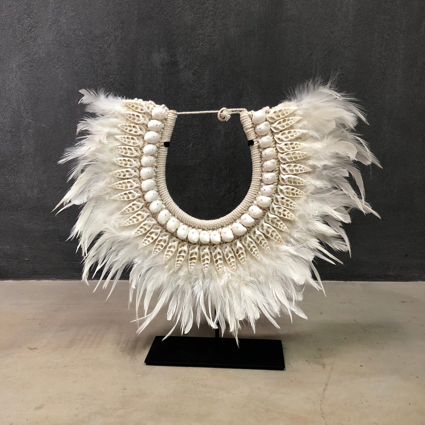 SHELL, FEATHER COLLAR (INDONESIA) MED 39W 38H