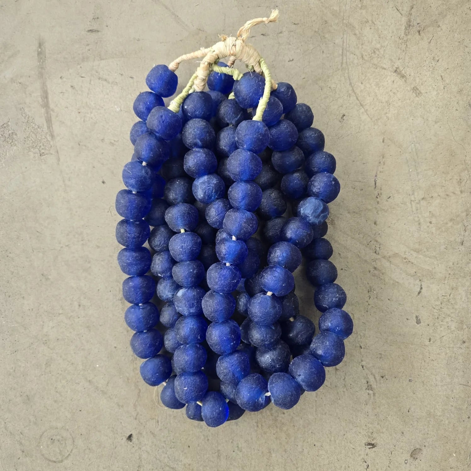 RECYCLED GLASS BEAD (GHANA) XL BLUE