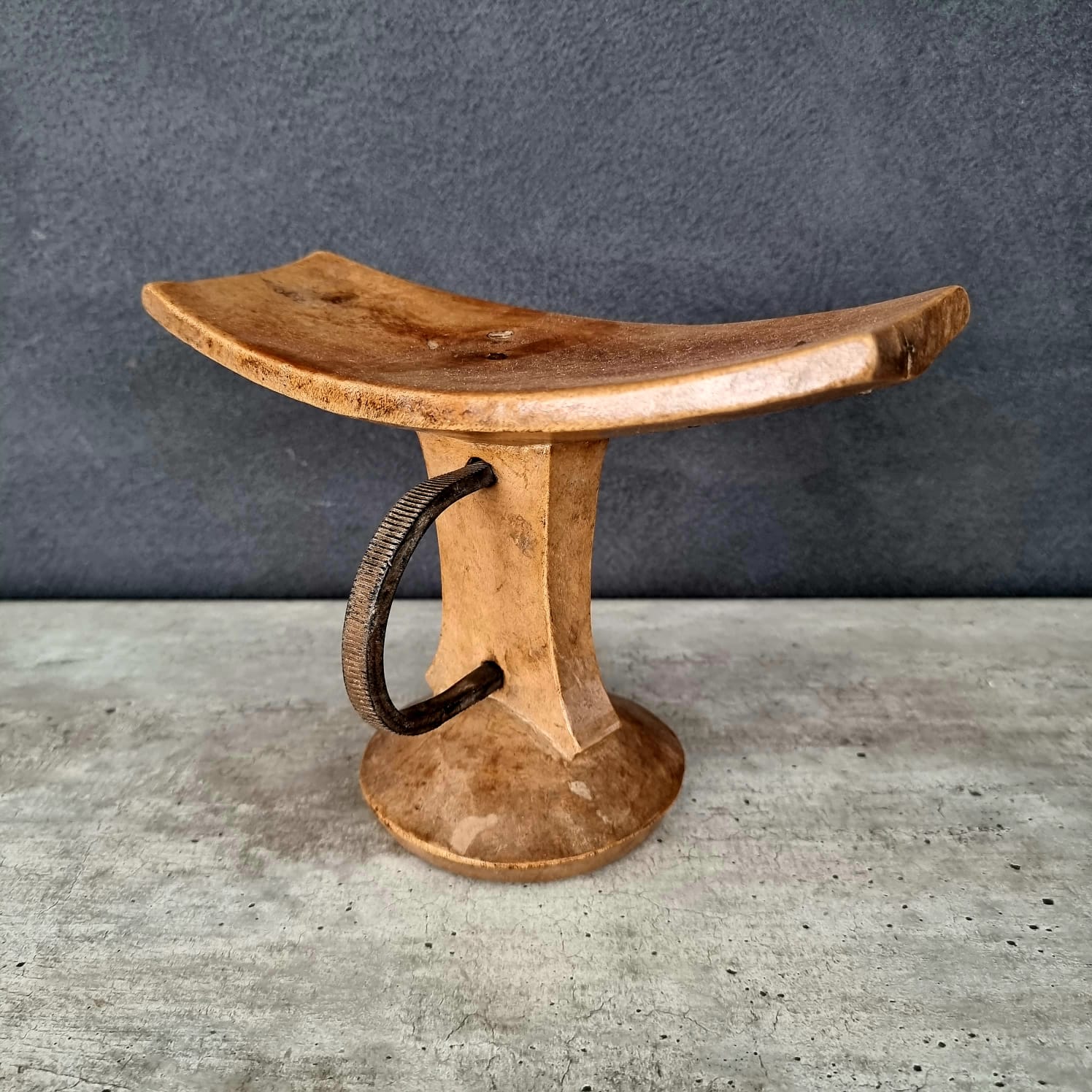 HEADREST (KENYA) 26W 19H