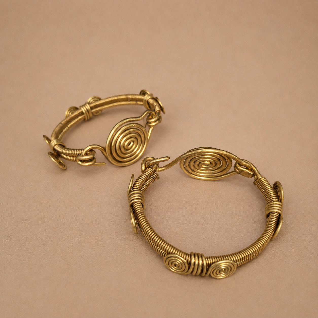 BANGLE WOVEN WIRE (KENYA) BRS CLASP