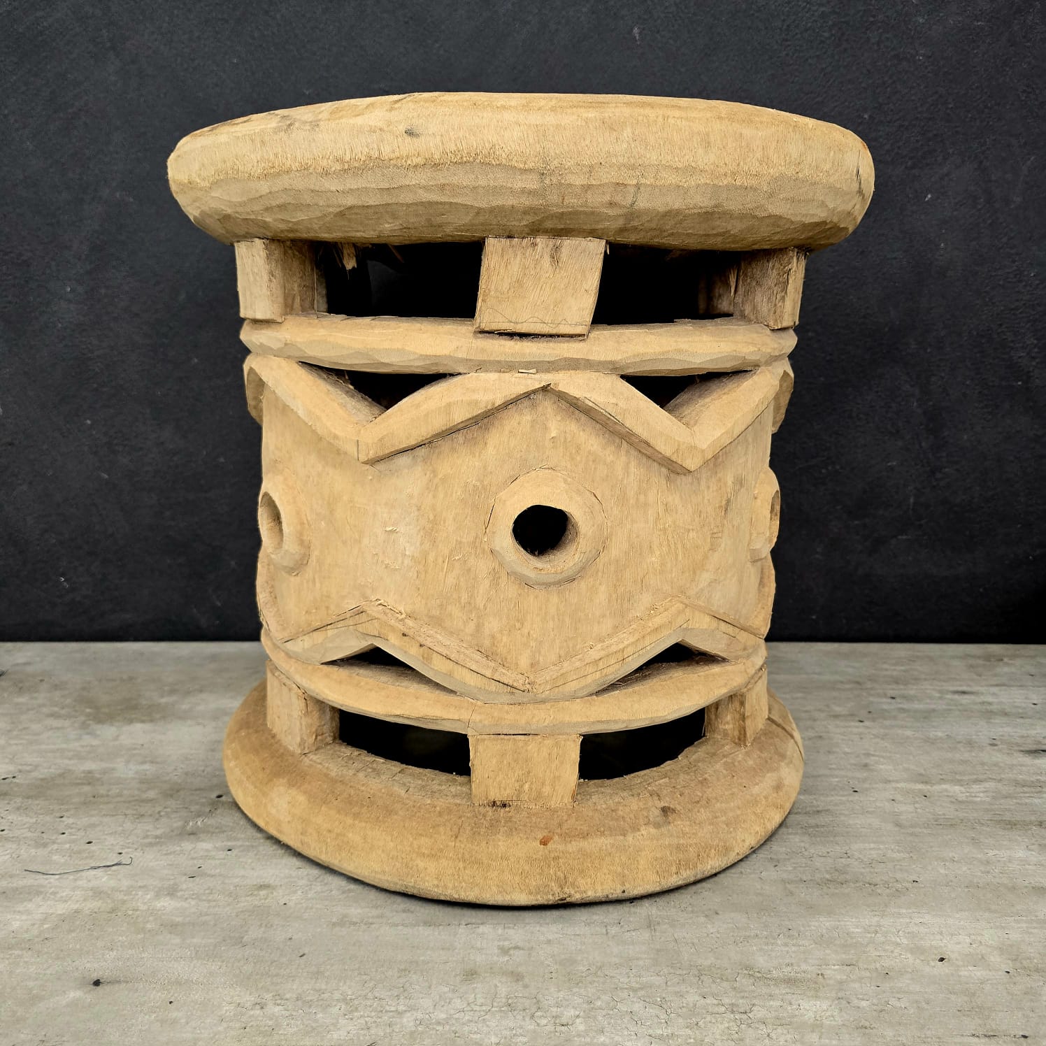 STOOL/SIDE-TABLE (CAMEROON) 45D 43H NATURAL