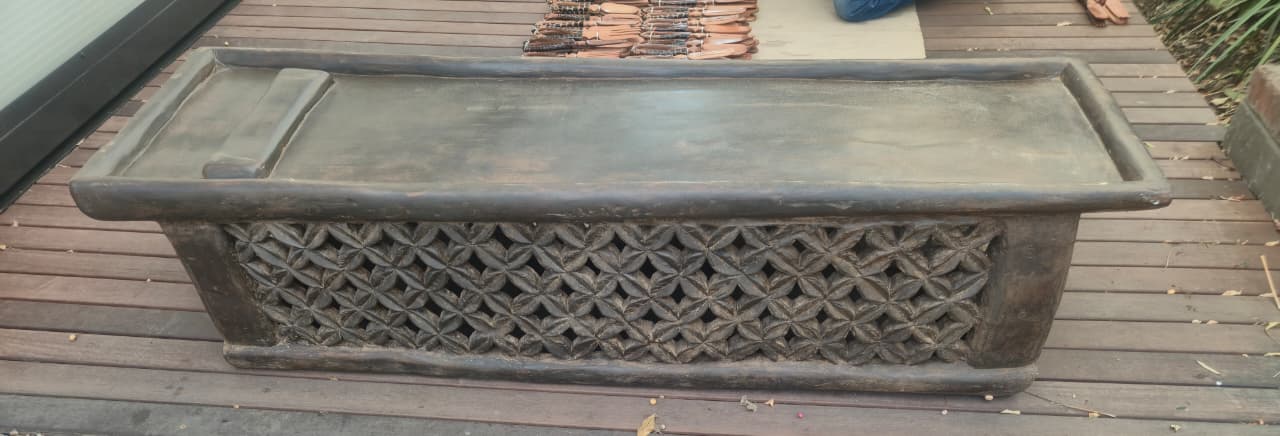 BAMILEKE BED/TABLE (CAMEROON) 174L 54W 45H DARK