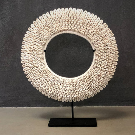COWRIE SHELL COLLAR (INDONESIA) MED 30W 36H