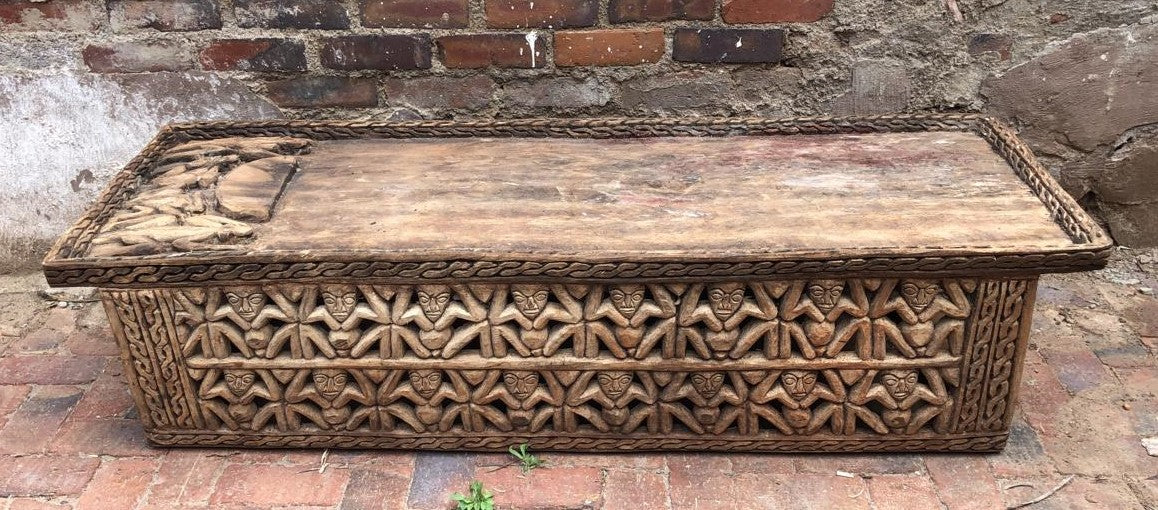 BAMILEKE BED/TABLE (CAMEROON) 176L 60W 45H