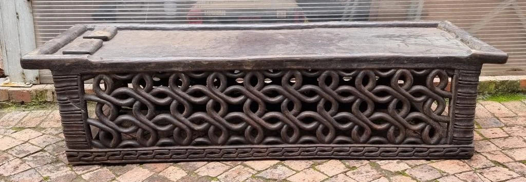 BAMILEKE BED/TABLE (CAMEROON) 174L 54W 45H DARK