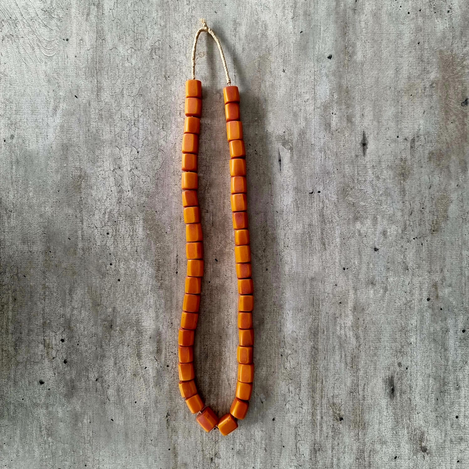 AFRICAN AMBER BEAD (KENYA) MED SQU