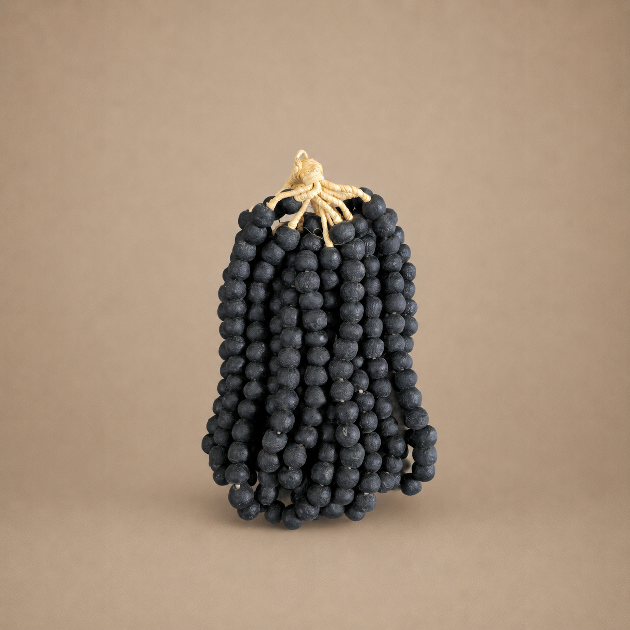 RECYCLED GLASS BEAD (GHANA) LRG PKT BLACK