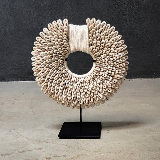 COWRIE SHELL COLLAR (INDONESIA) SML 20W 26H