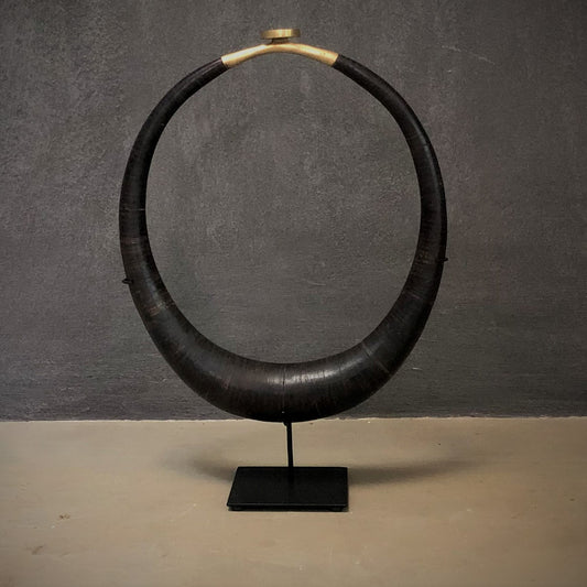 NIAS SHELL COLLAR (INDONESIA) COCONUT 25W 36H BLK/GLD