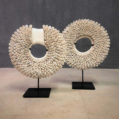 COWRIE SHELL COLLAR (INDONESIA) SML 20W 26H